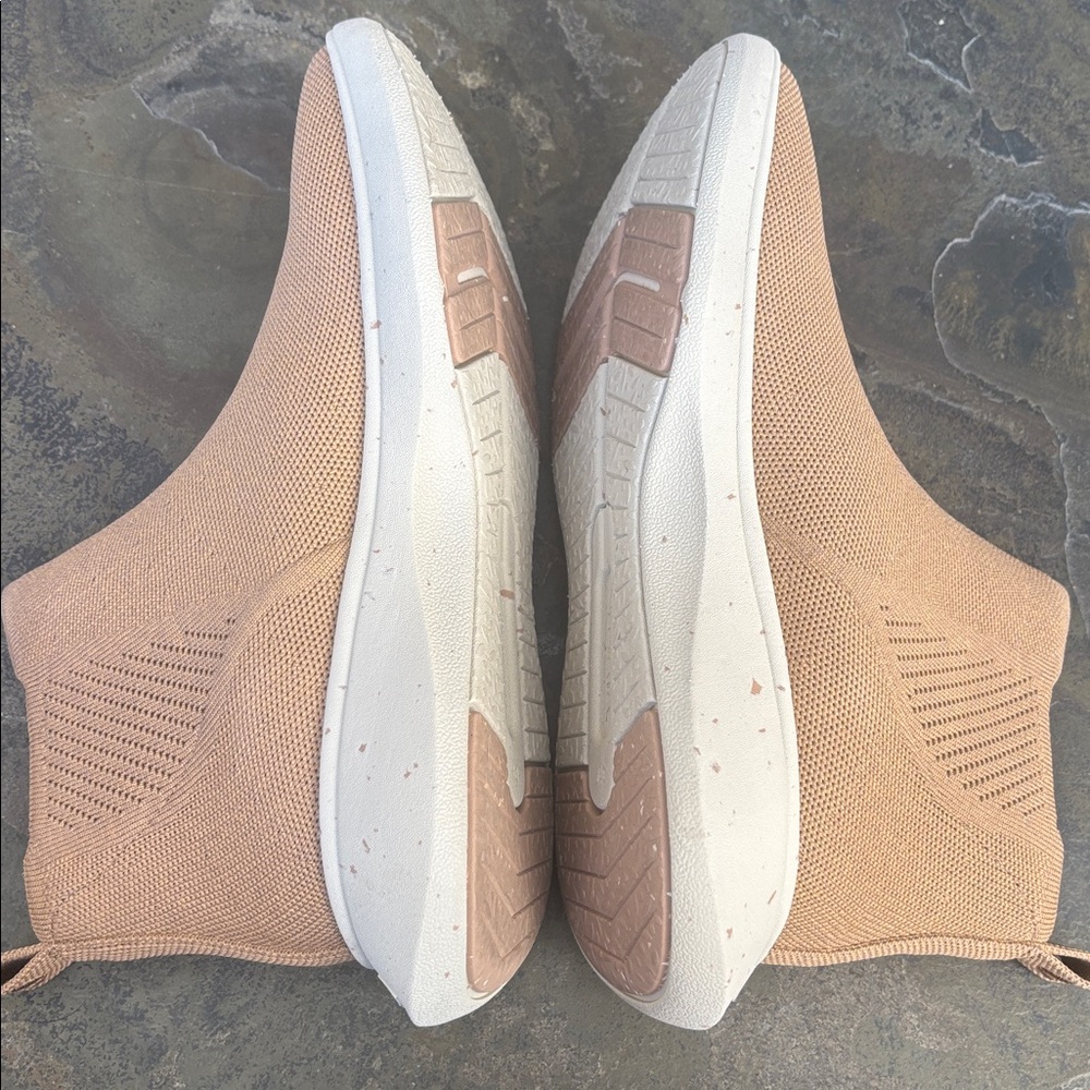 Vivaia Urban Boot - Picture 9 of 15
